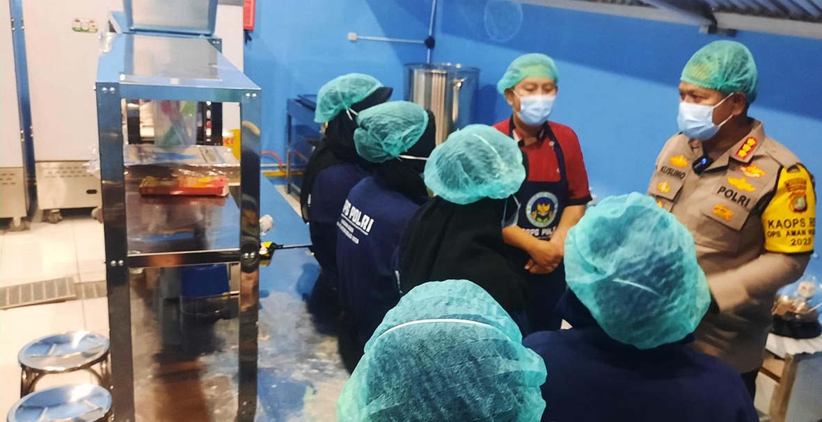 Kapolres Metro Bekasi Kota Pastikan Higienitas SPPG Polri