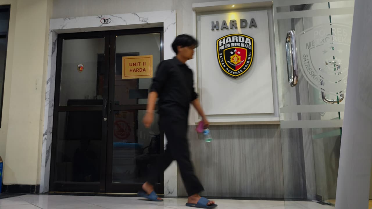 Direktur Usaha Perumda Tirta Bhagasasi Dijemput Paksa Polisi, Sampai Malam Masih Diperiksa di Polres Metro Bekasi