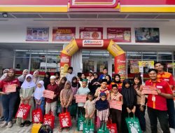 Tasyakuran Pembukaan Toko Baru di Jatiasih, Alfamart Gelar Santunan Anak Yatim