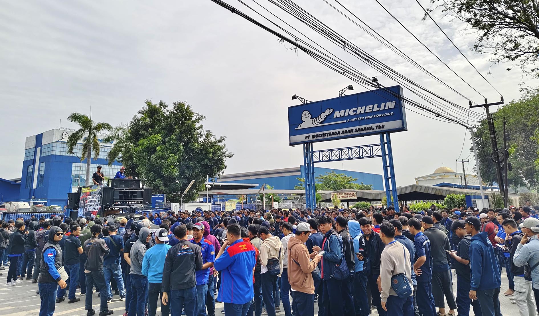Ratusan Karyawan Pabrik Ban Michelin di Cikarang di-PHK