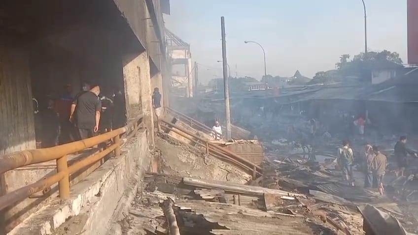 45 Kios PKL Pasar Cikarang Ludes Terbakar
