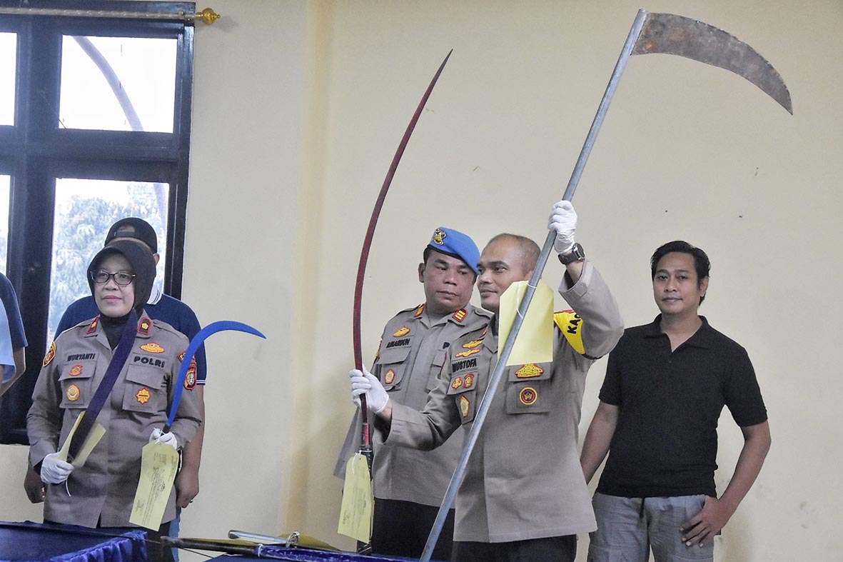 Polisi Amankan Empat Remaja Hendak Tawuran di Bekasi, Sita Sajam “Pencabut Nyawa” hingga Pedang