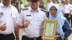 Camat Jatiasih Lantik Ketua RW Baru dan Beri Penghargaan untuk Mendiang Mantan Ketua RW