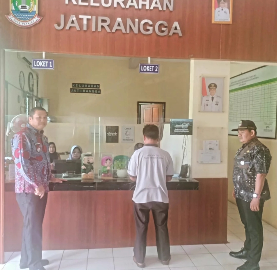 Camat Jatisampurna Sidak ke Kelurahan Jatirangga, Pastikan Pelayanan Cepat dan Ramah