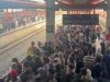 Perjalanan KRL Commuter Line Bekasi Pagi Ini Terganggu, Penumpang Menumpuk dan Mengeluh