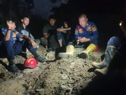 Tersesat dan Kehabisan Bensin di Bukit Sukamakmur Malam Hari, Tiga Remaja  Bekasi Dievakuasi Petugas Damkar
