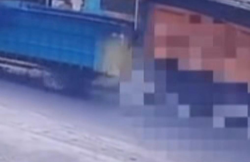 Pedagang Mi Ayam Disambar Truk di Jalan Raya Narogong, Ini Kronologinya