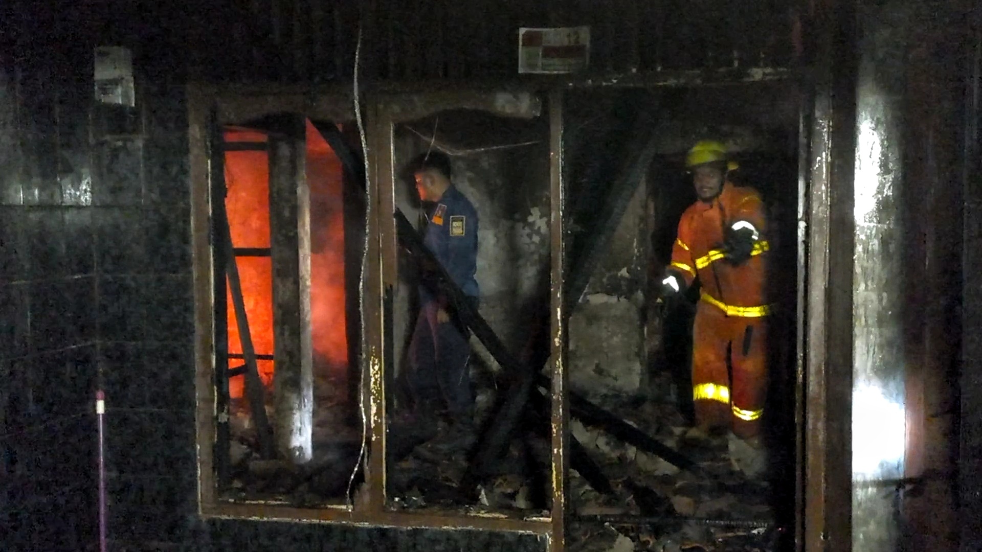 Ledakan Korek Api Gas Picu Kebakaran Dua Rumah di Tambun