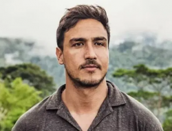 Di Tengah Isu Perceraian dengan Raisa, Hamish Daud Umumkan Kabar Duka