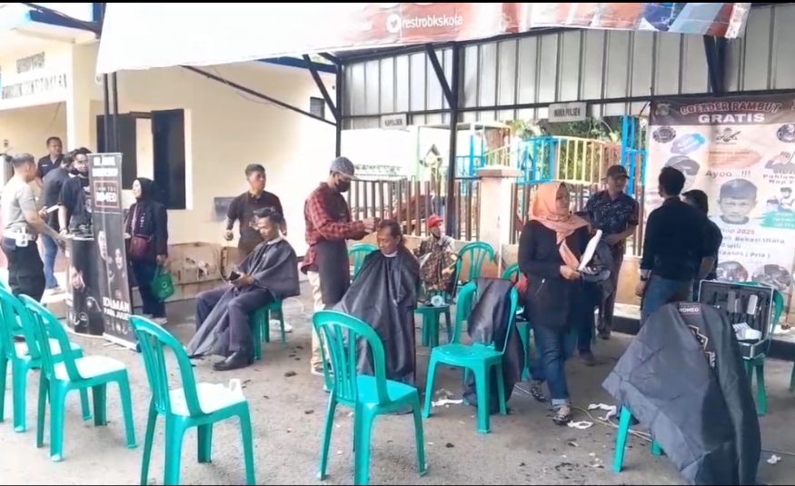 Polsek Bekasi Utara Semarakkan Hari Pahlawan dengan Cukur Rambut Gratis