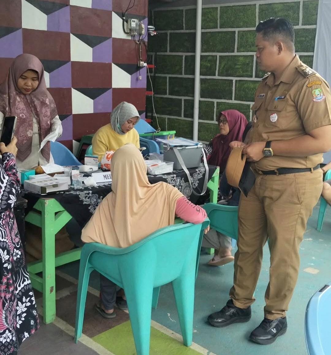 Baru Sepekan Menjabat Lurah Jatimurni, Adhie Turun Langsung Sambangi Warga
