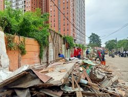 35 Bangunan di Atas Saluran Air Margahayu Bekasi Timur Dibongkar