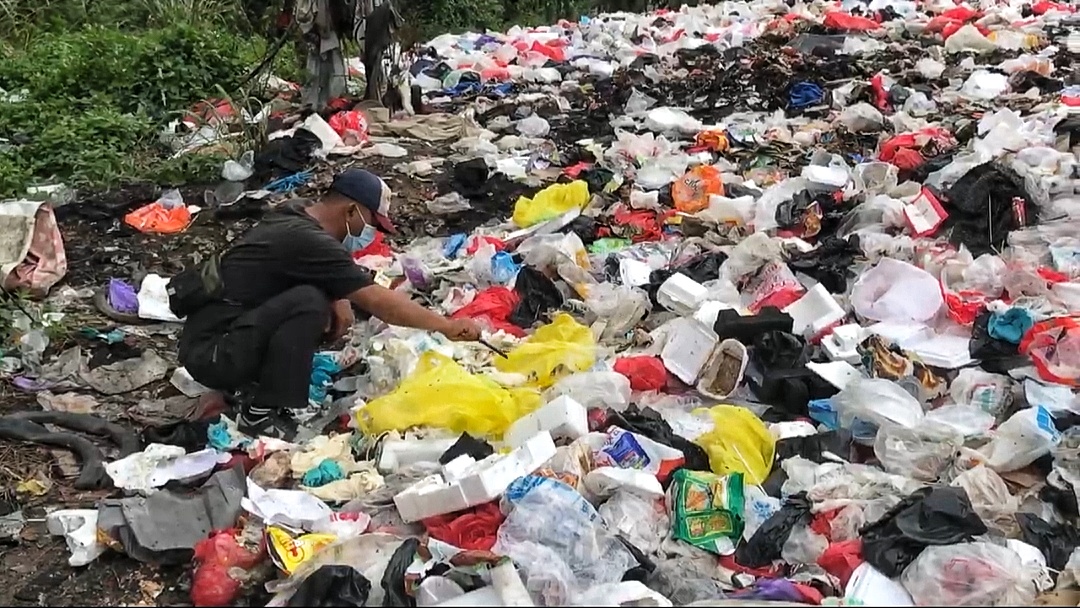 Limbah Medis Berserakan di TPS Liar Cikarang Barat, Jubir DLH: Diduga dari Klinik