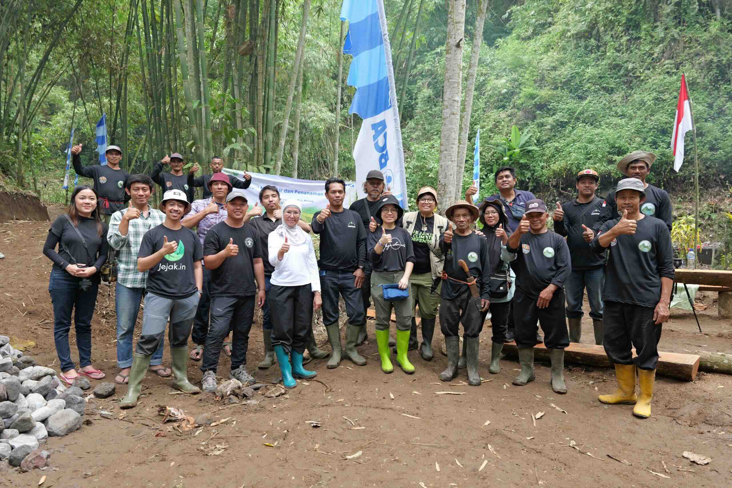 Perkuat Ketahanan Lingkungan dan Ekonomi Warga, Bakti BCA Restorasi Mata Air dan Tanam 21.000 Pohon