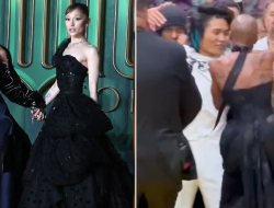 Detik-detik Ariana Grande Dipeluk Paksa Fans Misterius di Singapura, Cynthia Erivo Langsung Turun Tangan!