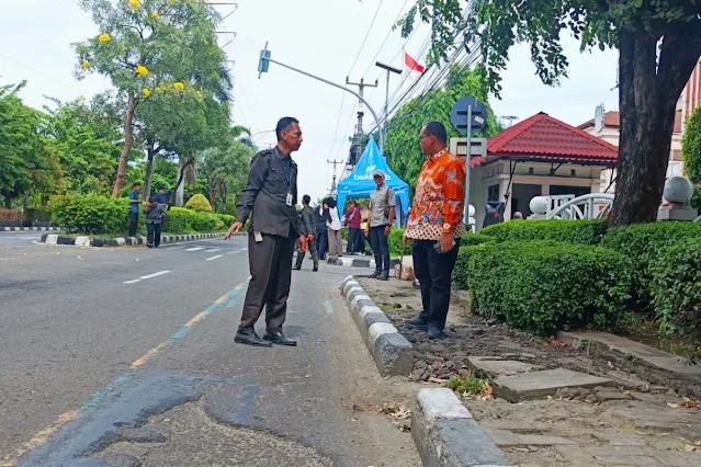 Ketua DPRD Kota Bekasi Sardi Desak DBMSDA Segera Tangani Jalan Berlubang di Depan Gedung Dewan