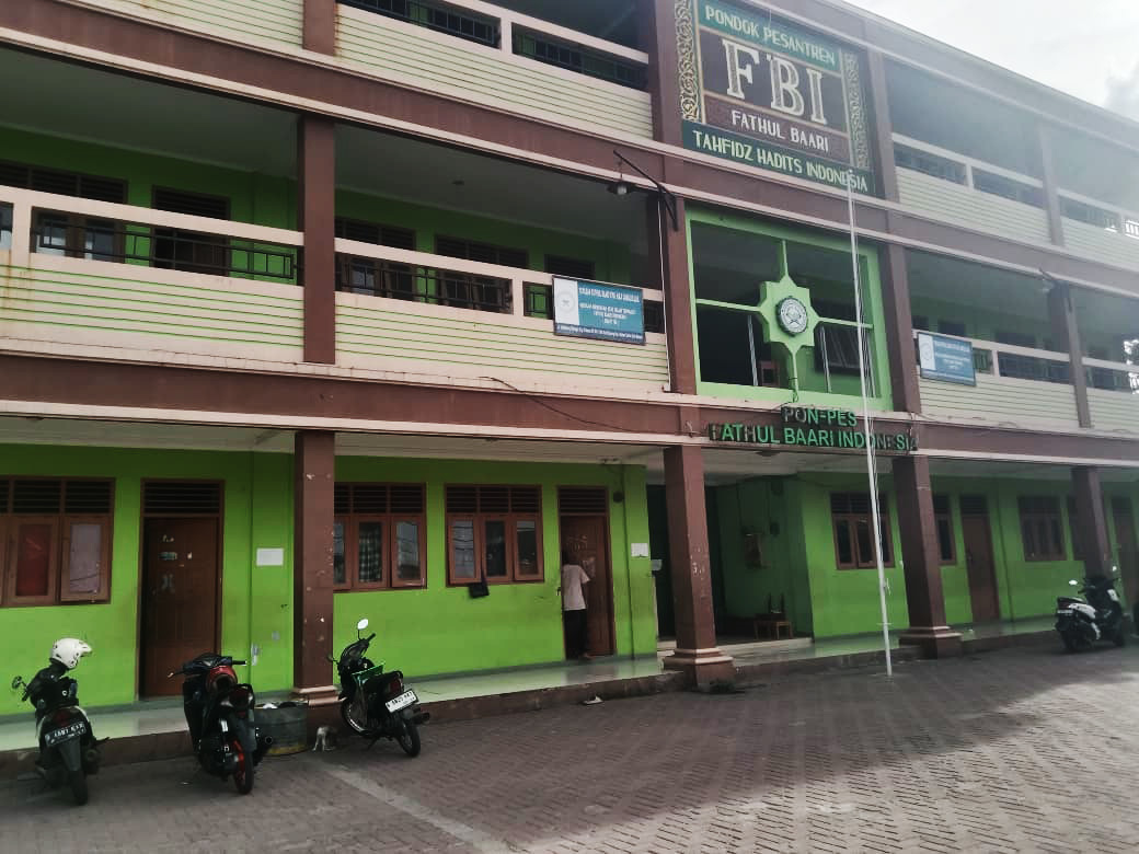 Ponpes di Pejuang Kota Bekasi Tercemar Debu Hitam, Belajar Santri Terganggu