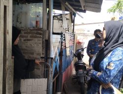 Cek Rumah Tidak Layak Huni, Lurah Kalibaru Janjikan Perbaikan Tahun Depan