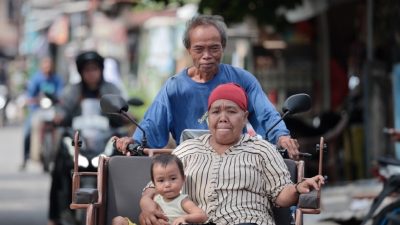 30 Tahun Narik Becak, Lansia 65 Tahun Gembira Dapat Becak Listrik dari Prabowo