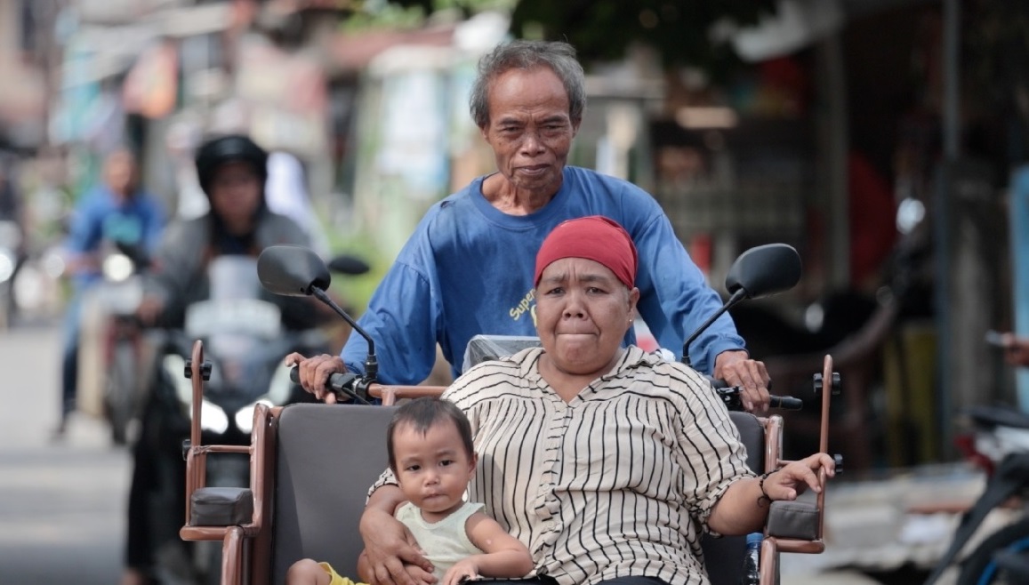 30 Tahun Narik Becak, Lansia 65 Tahun Gembira Dapat Becak Listrik dari Prabowo