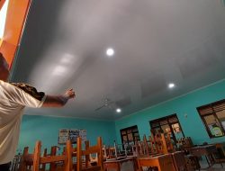 Plafon Ruang Kelas SMKN 1 Cikarang Utara Ambruk, Siswa Selamat