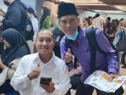 Ayah-Anak Mencari Asa di Bursa Kerja Kota Bekasi