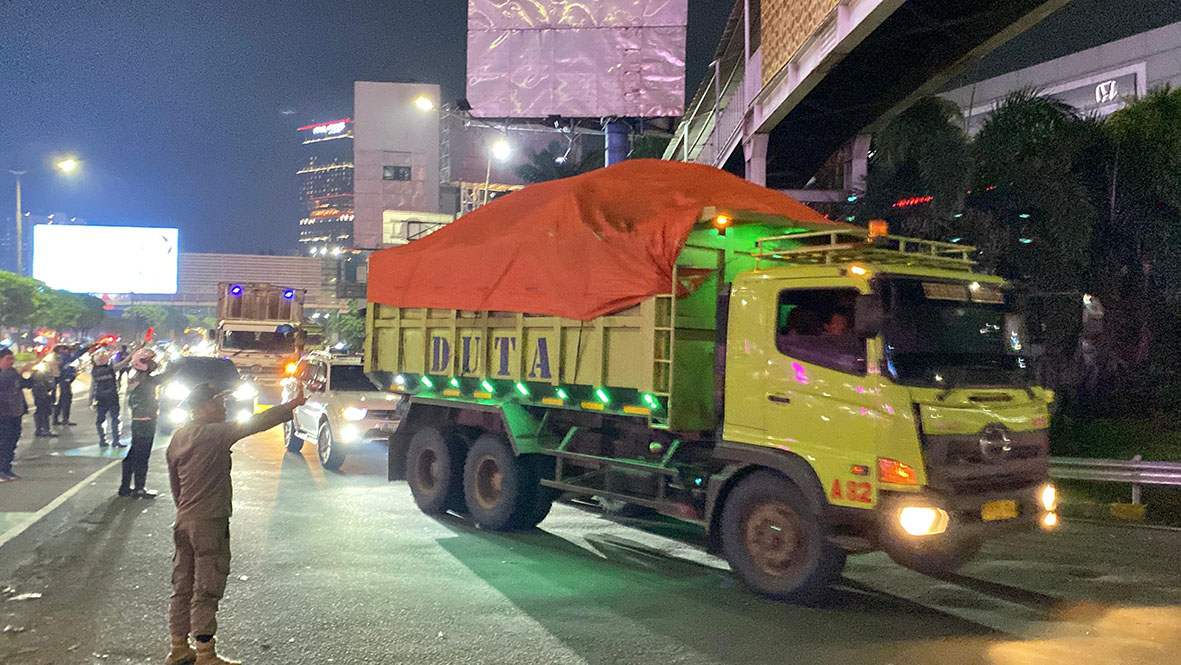 Truk Tanah Masih Membandel, Penjagaan Diperketat di Tiga Titik Kota Bekasi