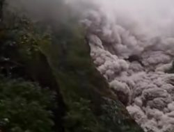 Gunung Semeru Muntahkan Awan Panas Sejauh 13 Km, Tiga Desa Terdampak