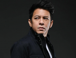 Wajahnya Diblur! Netizen Ramai-ramai Tebak Pasangan Ariel NOAH, Siapa?