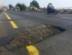 Pemkot Bekasi Percepat Perbaikan Jalan Rusak Jelang Libur Natal dan Tahun Baru