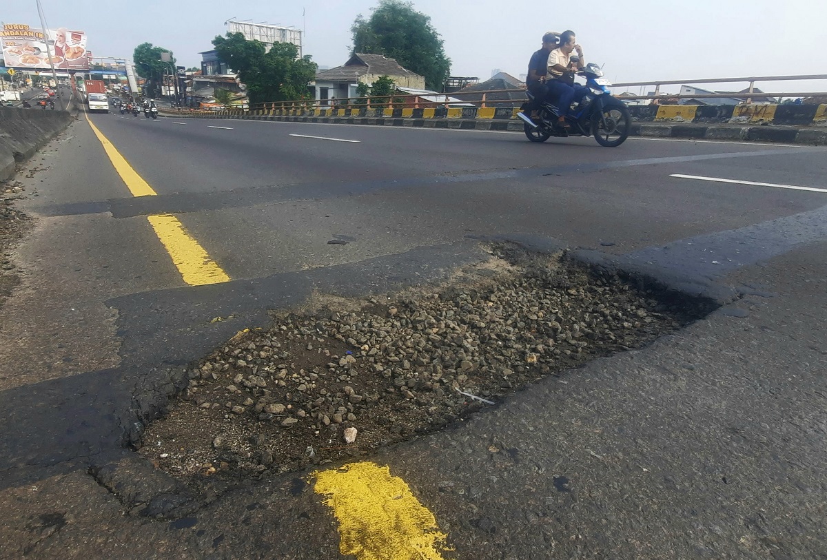 Pemkot Bekasi Percepat Perbaikan Jalan Rusak Jelang Libur Natal dan Tahun Baru
