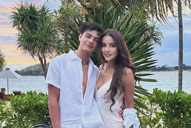 Pakai Swimsuit Seksi, Olla Ramlan Lakukan Pose Intim di Dalam Air Bareng Tristan Molina