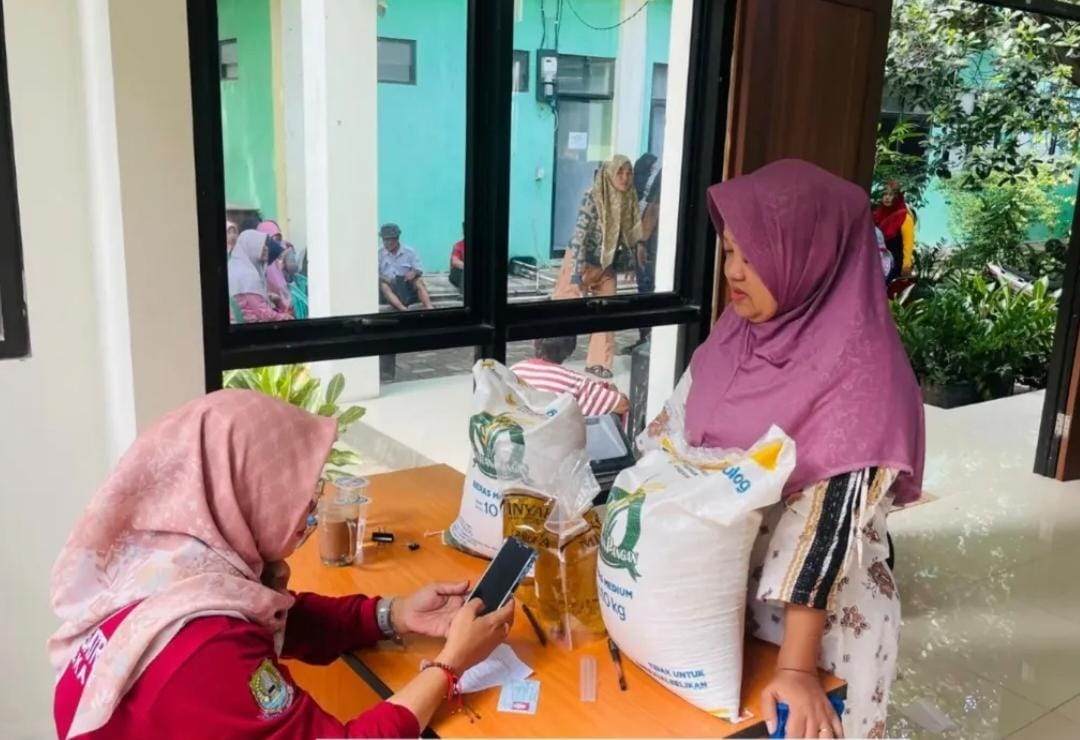 Cadangan Beras Pemerintah Sampai ke 3.876 Warga Medansatria