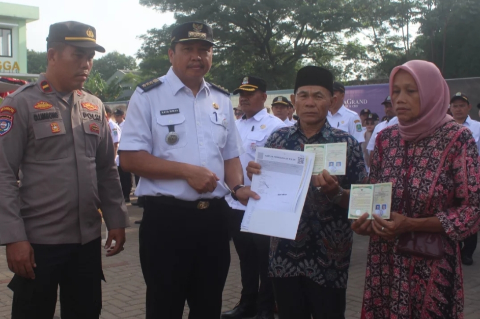 11 Pasangan di Jatisampurna Akhirnya Miliki Buku Nikah