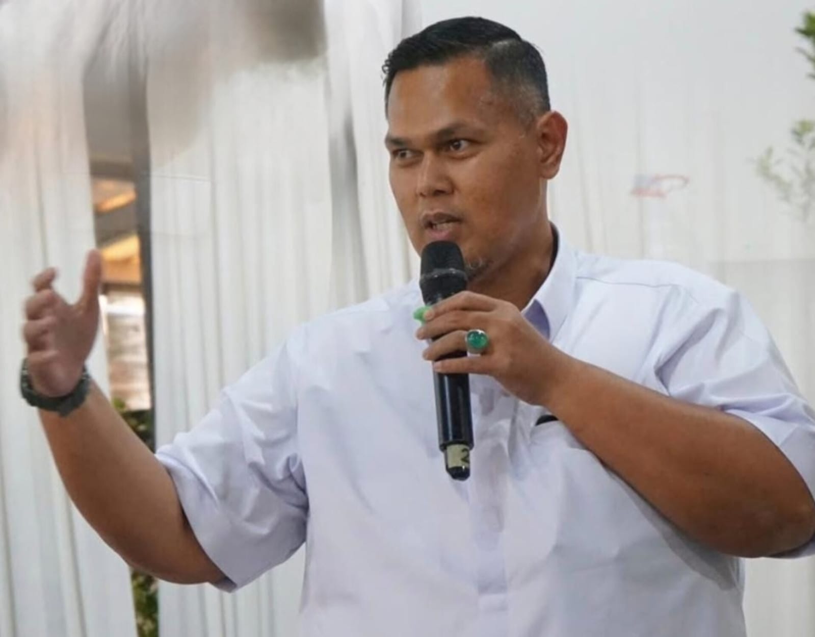 Trotoar Direvitalisasi, Anggota DPRD Kota Bekasi Adhika Dirgantara Desak Pemkot Tertibkan Reklame Penganggu Pejalan Kaki