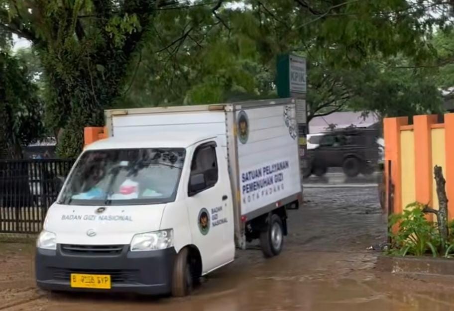 Dapur MBG di Padang Beralih Fungsi Sementara, Bantu Korban Banjir