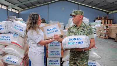 BCA Berkolaborasi dengan TNI Salurkan Bantuan Kemanusiaan untuk Korban Bencana Alam di Sibolga
