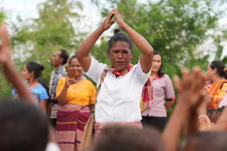 Kisah Guru NTT yang Akhirnya Jadi PPPK Usai Videonya Ditanggapi Prabowo: Sampai Tidak Bisa Berjalan, Sa Baru Berhenti Mengajar