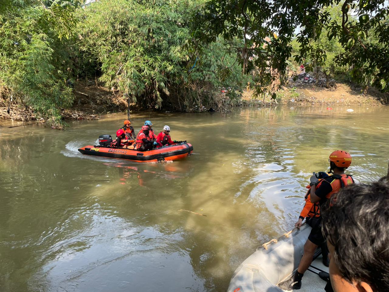 Tiga Bocah Tenggelam di Kali Cikarang: Dua Ditemukan Meninggal, Satu Masih Dicari