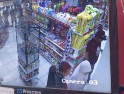 Saldo Raib Rp109 Juta, Perempuan Paruh Baya di Kota Bekasi Ini Diduga Jadi Korban Modus Ganjal ATM