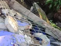 Bangunan Rumah di Jatiwarna Roboh Tergerus Air