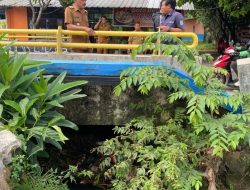 Saluran Kali RW 09 Jatiwarna Mampet, Sampah dan Kabel Jadi Biang Kerok