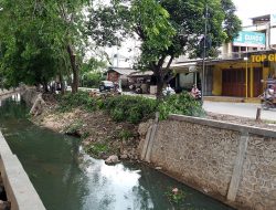 Turap Kali Rawalumbu Ambruk Tanggungjawab Kontraktor
