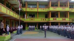 Pimpin Upacara di Sekolah, Kapolsek Bekasi Utara Tekankan Disiplin Pelaja