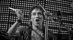 Yaya Moektio Mantan Drummer God Bless Meninggal Dunia