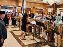 Alunan Angklung WNI Sambut Hangat Kedatangan Presiden Prabowo di Islamabad Pakistan