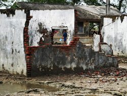 Distribusi Bantuan Warga Terdampak Banjir Rob di Muaragembong Belum Merata