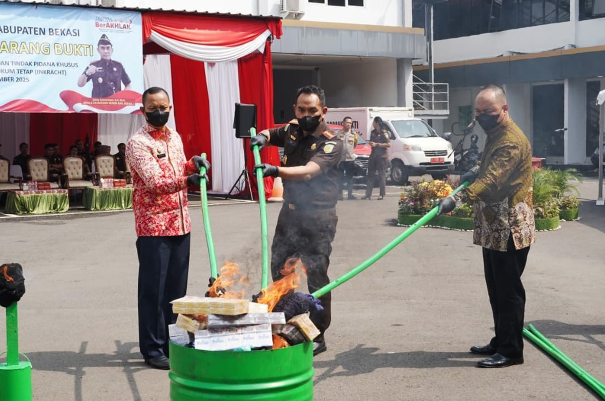 Kejari Kabupaten Bekasi Musnahkan Barbuk 92 Perkara, Cegah Penyalahgunaan Pihak Tak Bertanggung Jawab