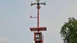 BPBD Kota Bekasi melakukan uji coba Early Warning System (EWS) atau sistem peringatan dini. Dari hasil uji coba, suara sirene EWS mampu terdengar hingga radius sekitar 270 meter, meskipun kondisi lalu lintas di sekitarnya ramai dan dipenuhi polusi suara. FOTO: ISTIMEWA