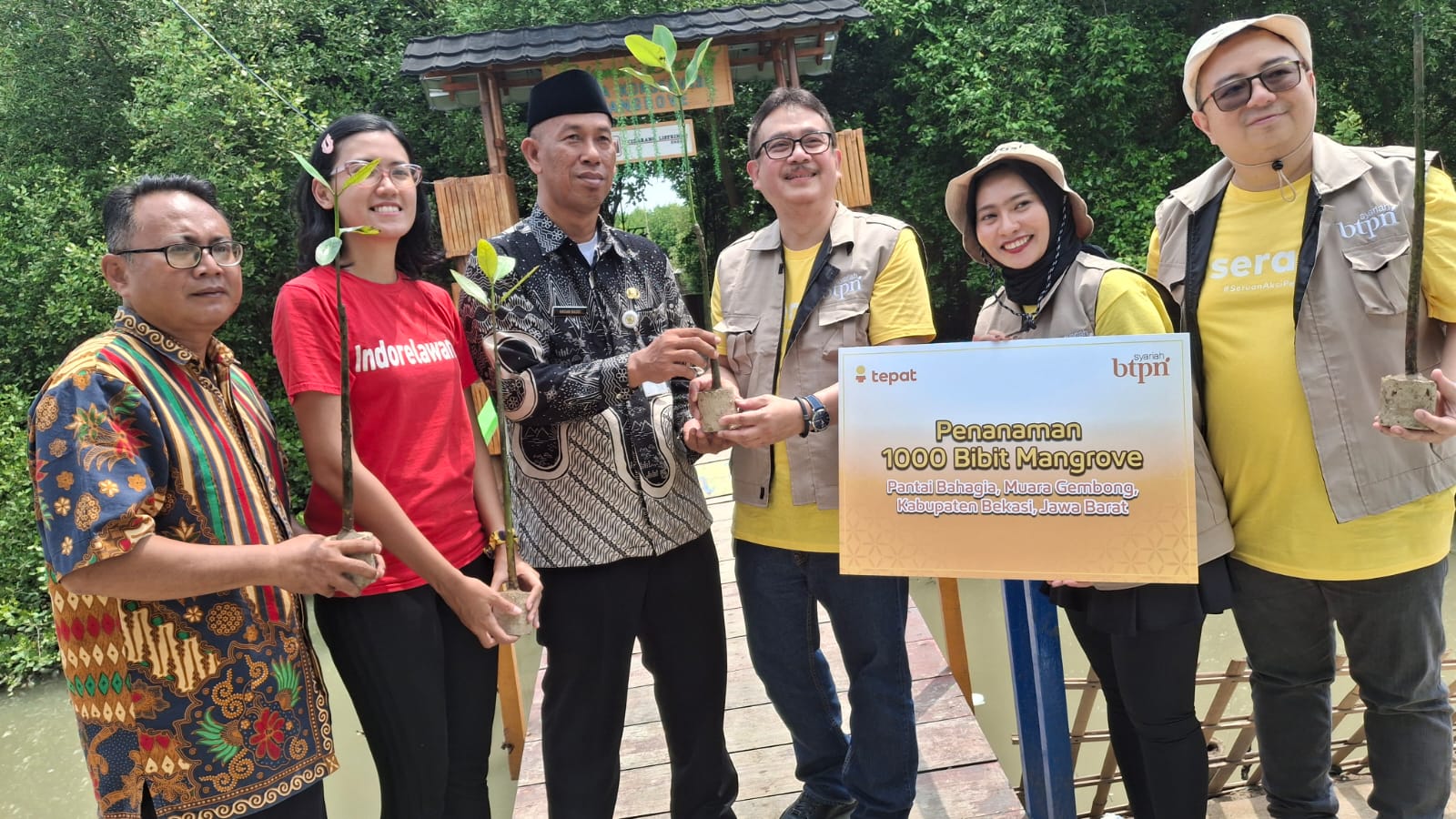 Seruan Aksi Peduli BTPN Syariah, Tanam 1.000 Mangrove untuk Lindungi Ekosistem Desa Pantai Bahagia Muaragembong